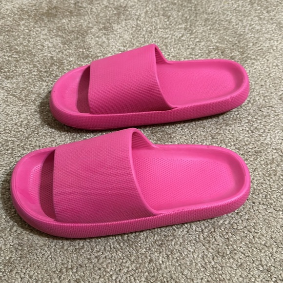 Cloud slipper sandals women’s size 11. Super comfy 💕 - Picture 13 of 16